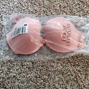 Victoria Secret 32DD bra